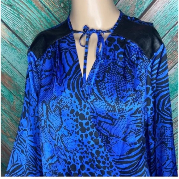 Vintage Cache Silk Wrap Blue & Black Print Faux Leather - Picture 4 of 4